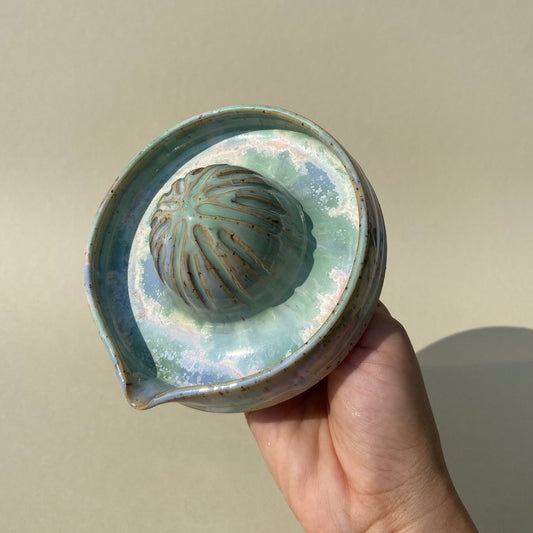 Unicorn Keramik Zitronenpresse hellblau grün rosa Keramik Studio Moki  
