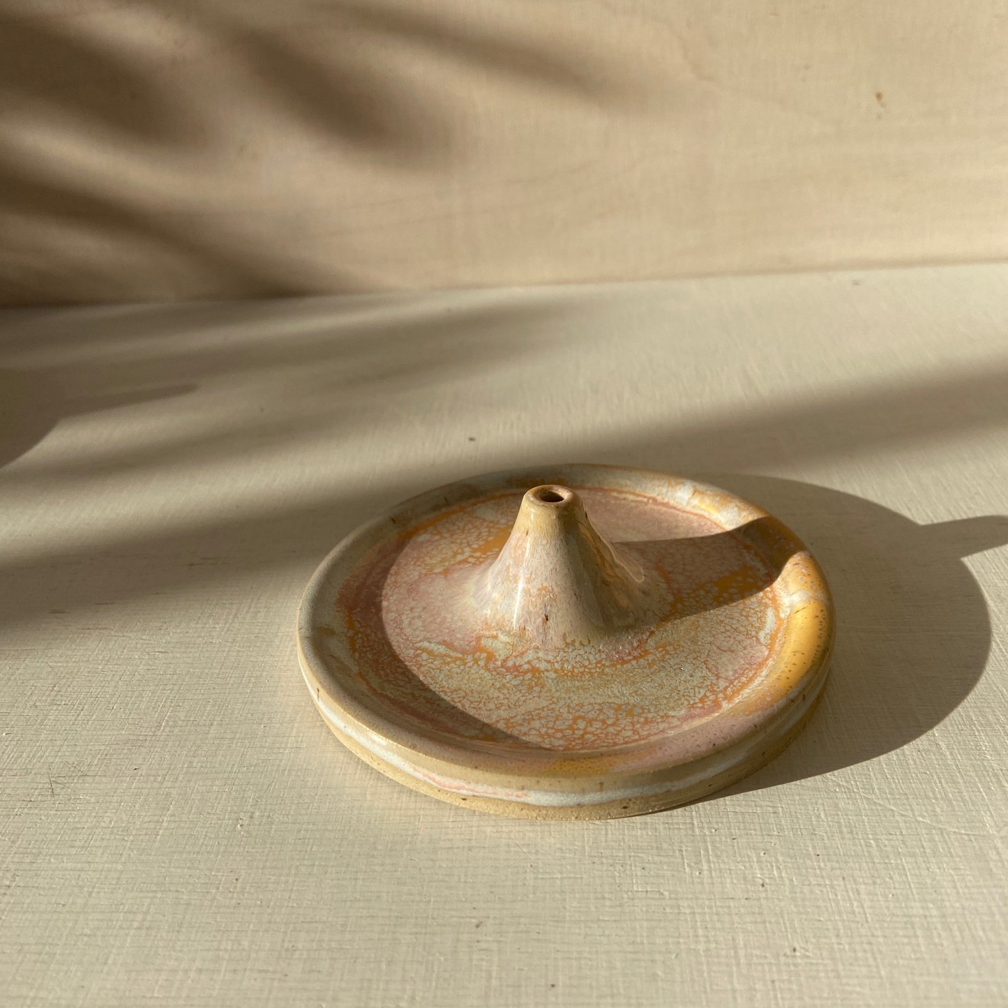 Peachy Räucherstäbchenhalter Keramik Studio Moki