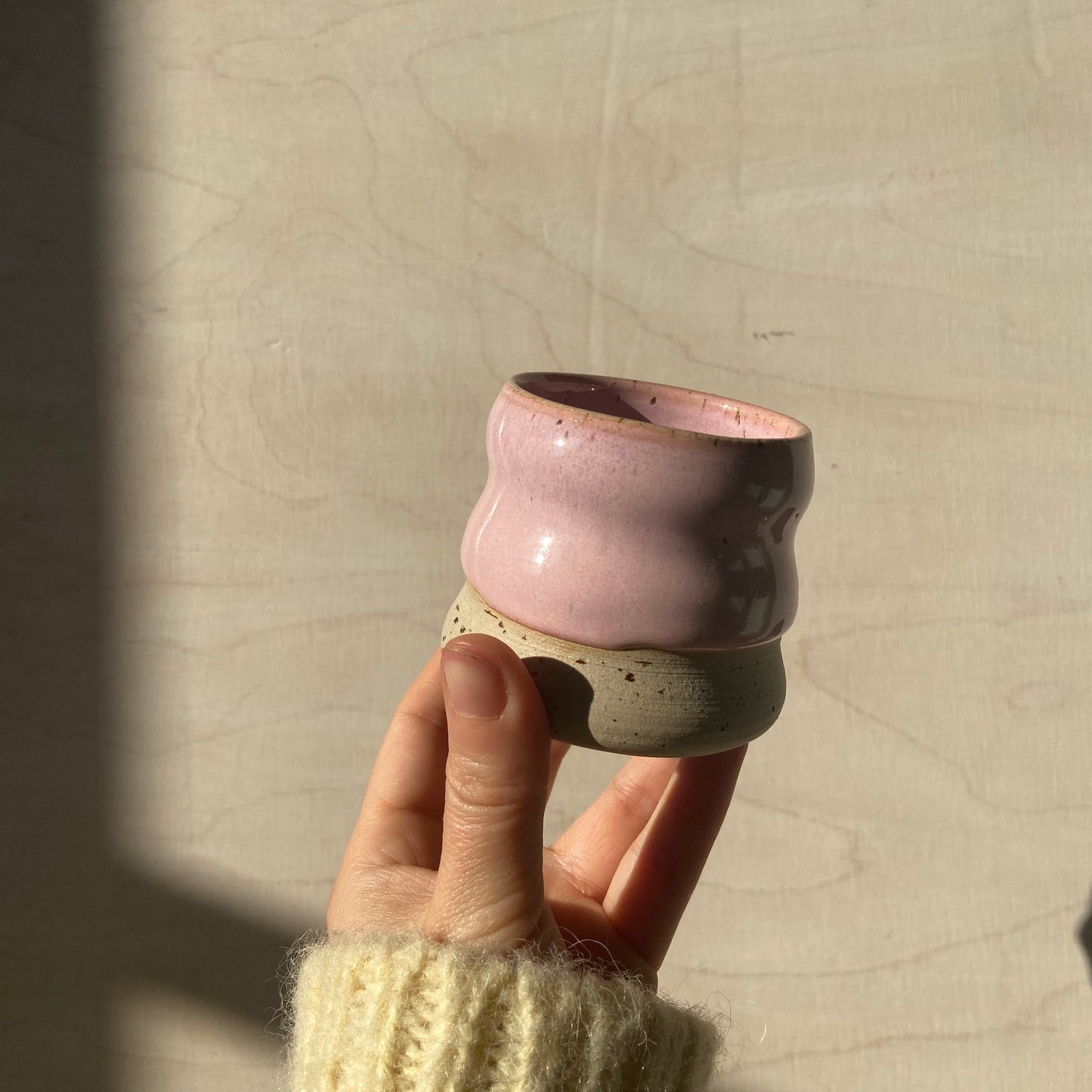 Strawberry Wavie Espresso Becher