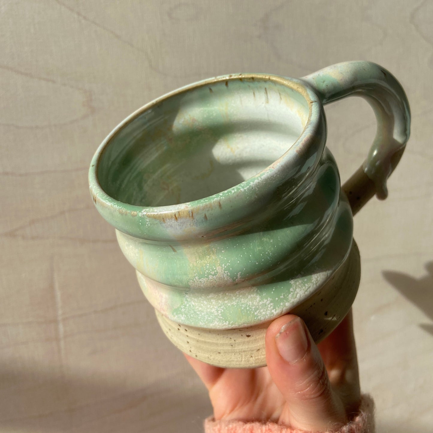 Wavie Tasse Keramik handgefertigt unikat Kaffee Tee William grün rosa online kaufen