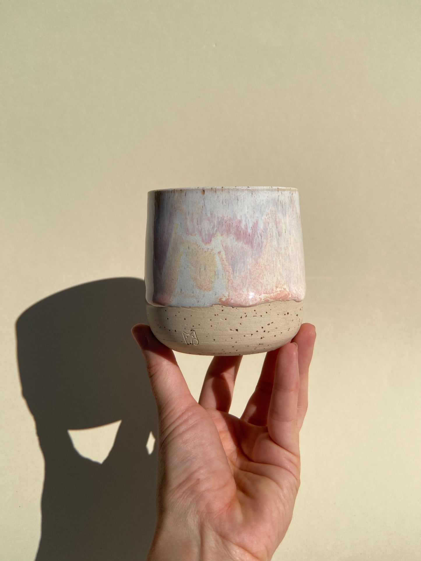 Handgefertigter Icecream Keramikbecher Kaffee und Tee Studio Moki Rosa Creme Pastell Versandkostenfrei ab 100€