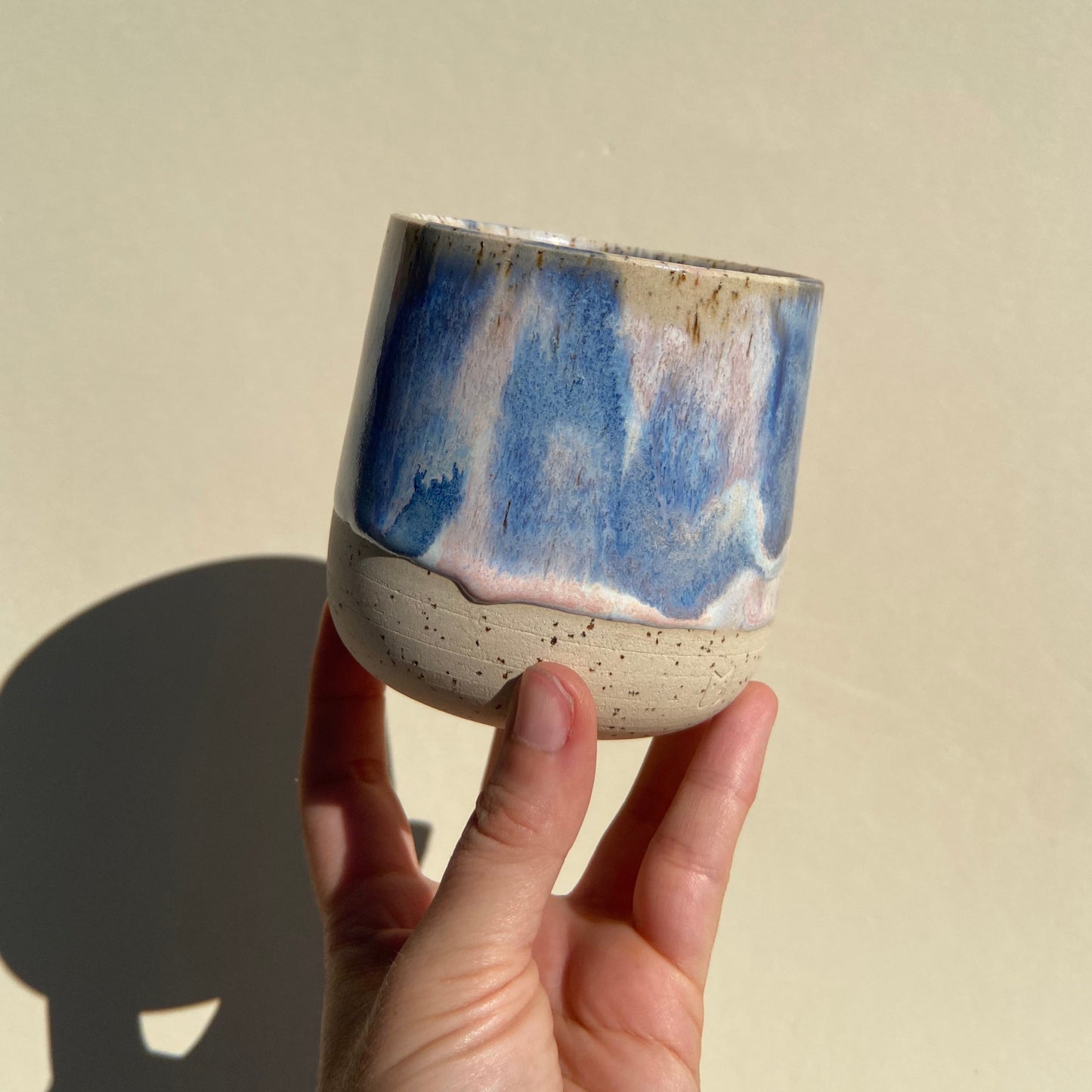 Keramikbecher Kaffee Tee Kandinsky Studio Moki Handgefertigt Blau und Rosa Versandkostenfrei ab 100€