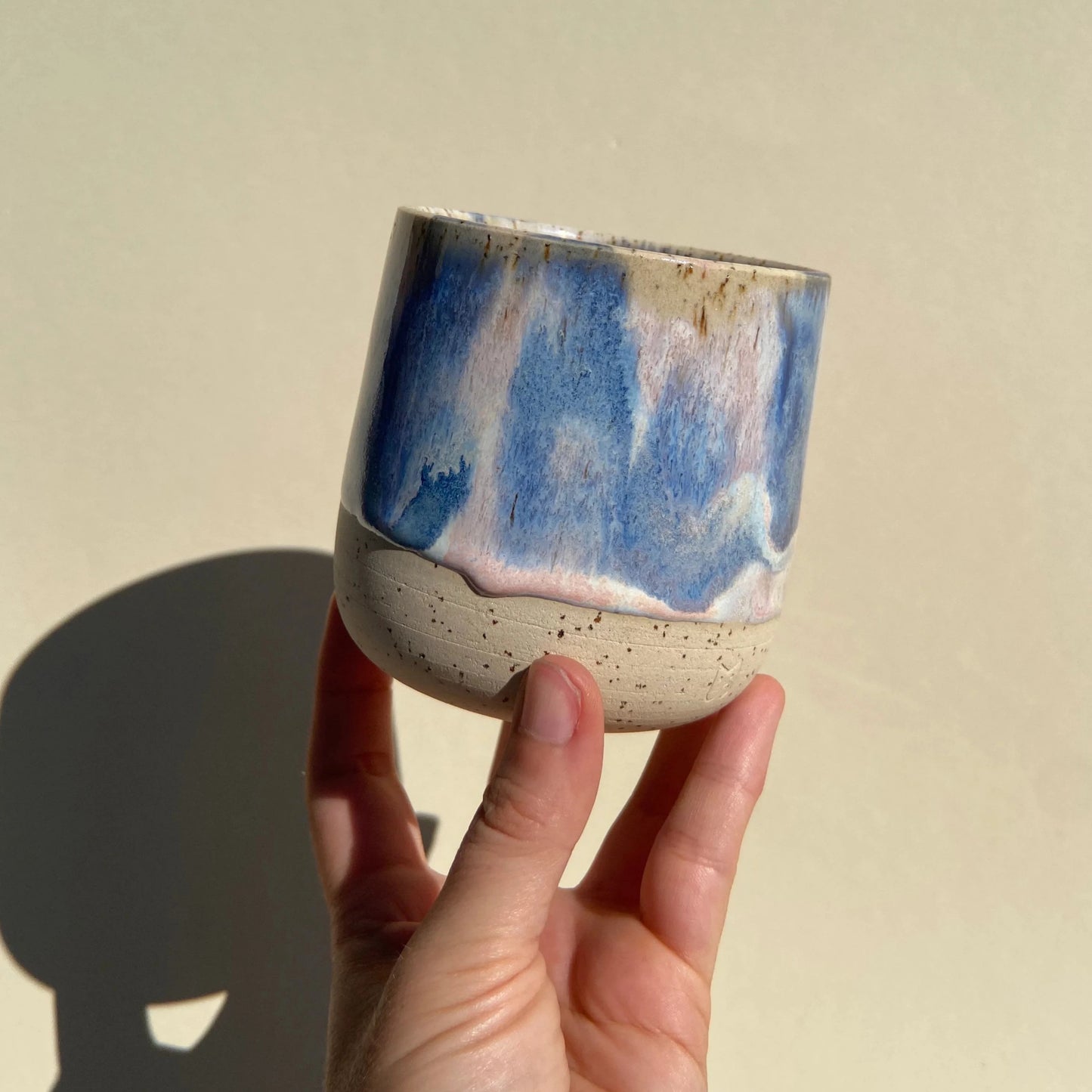 Keramikbecher Kaffee Tee Kandinsky Studio Moki Handgefertigt Blau und Rosa Versandkostenfrei ab 100€