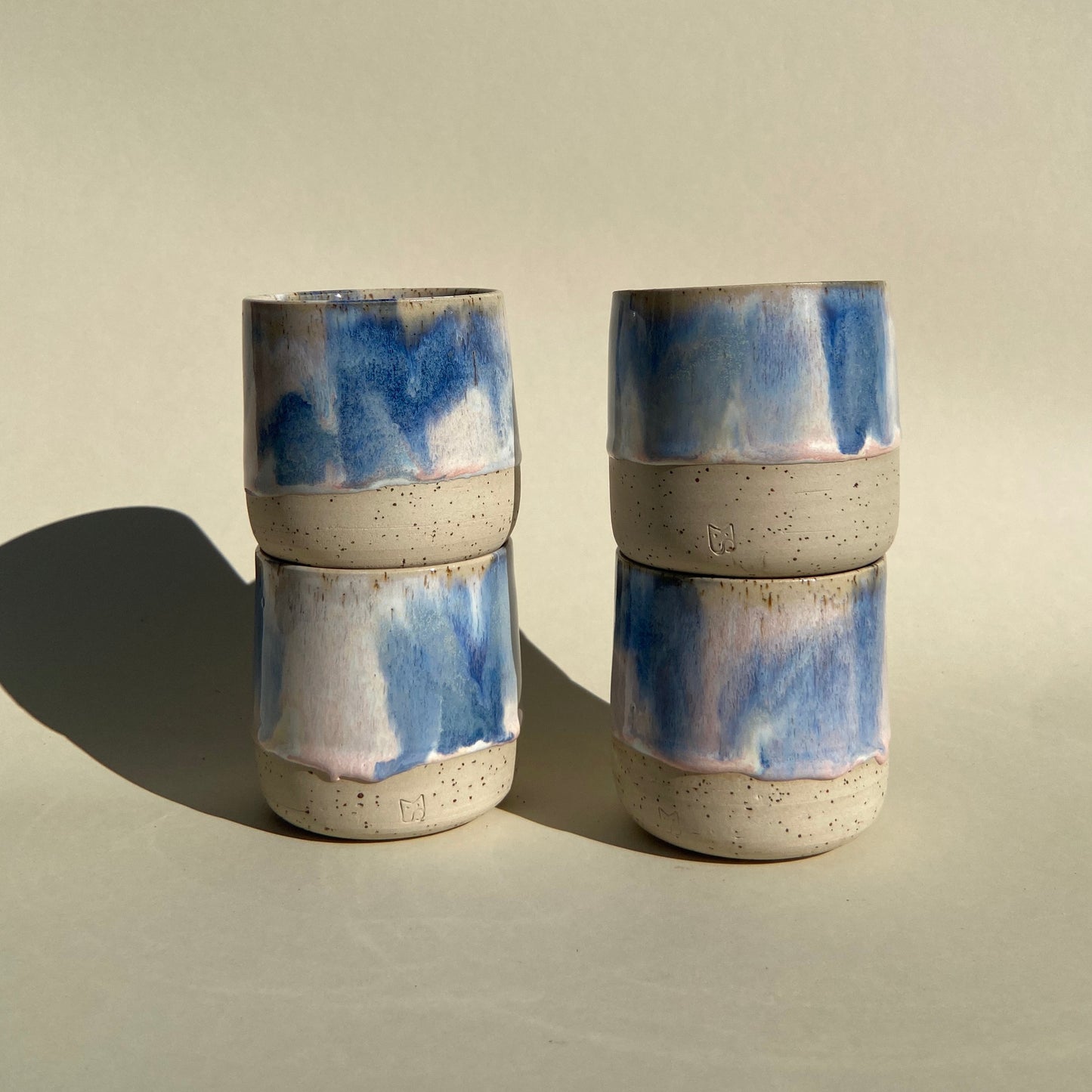 Keramikbecher Kaffee Tee Kandinsky Studio Moki Handgefertigt Blau und Rosa Versandkostenfrei ab 100€