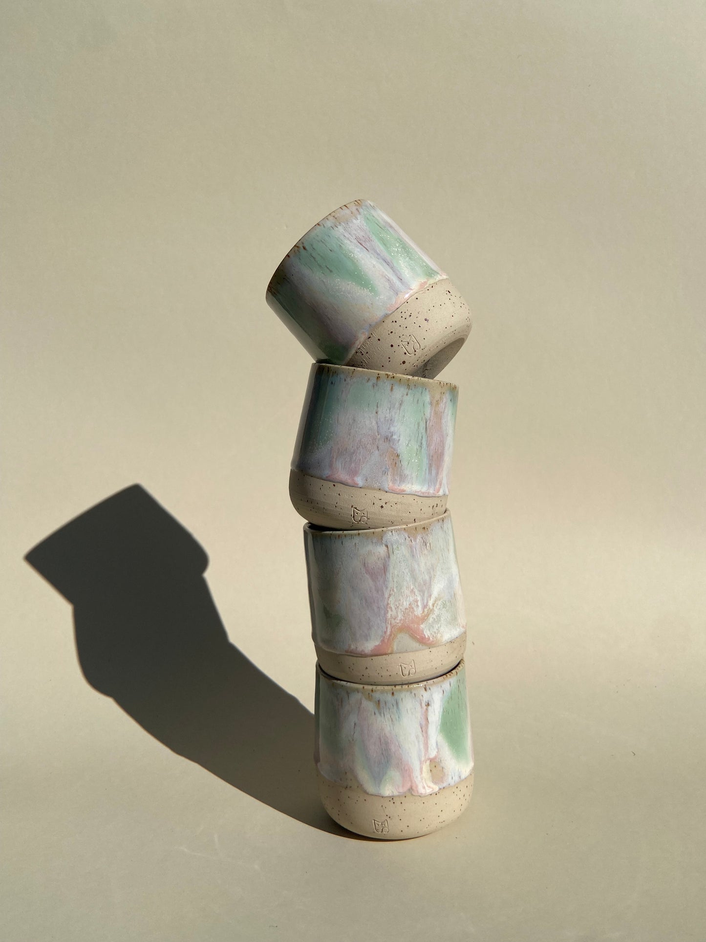 Handgefertigte Keramik Becher Studio Moki Versandkostenfrei 100 € William Grün Rosa