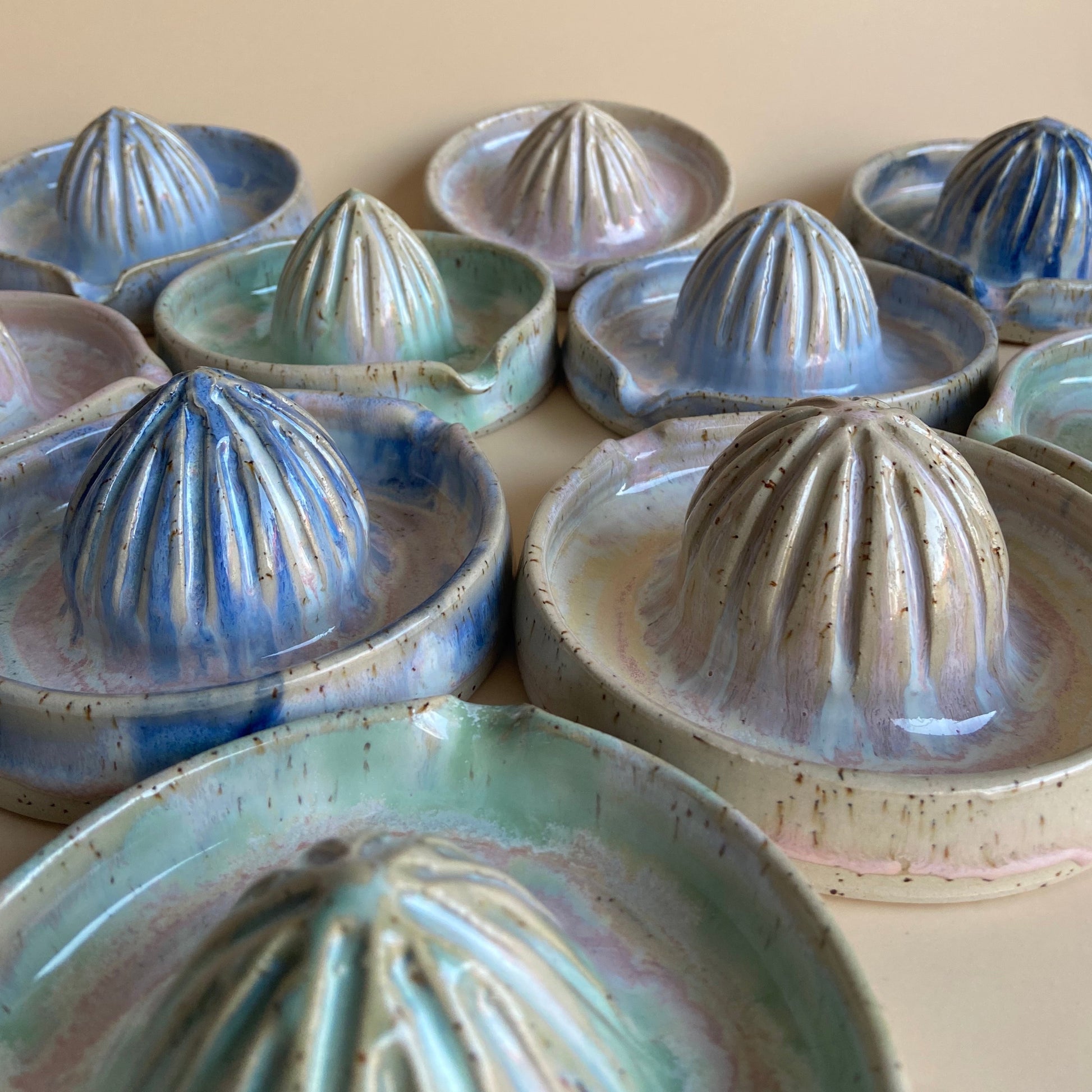 Kandinsky keramik Zitronenpresse blau rosa  Studio moki Online kaufen 