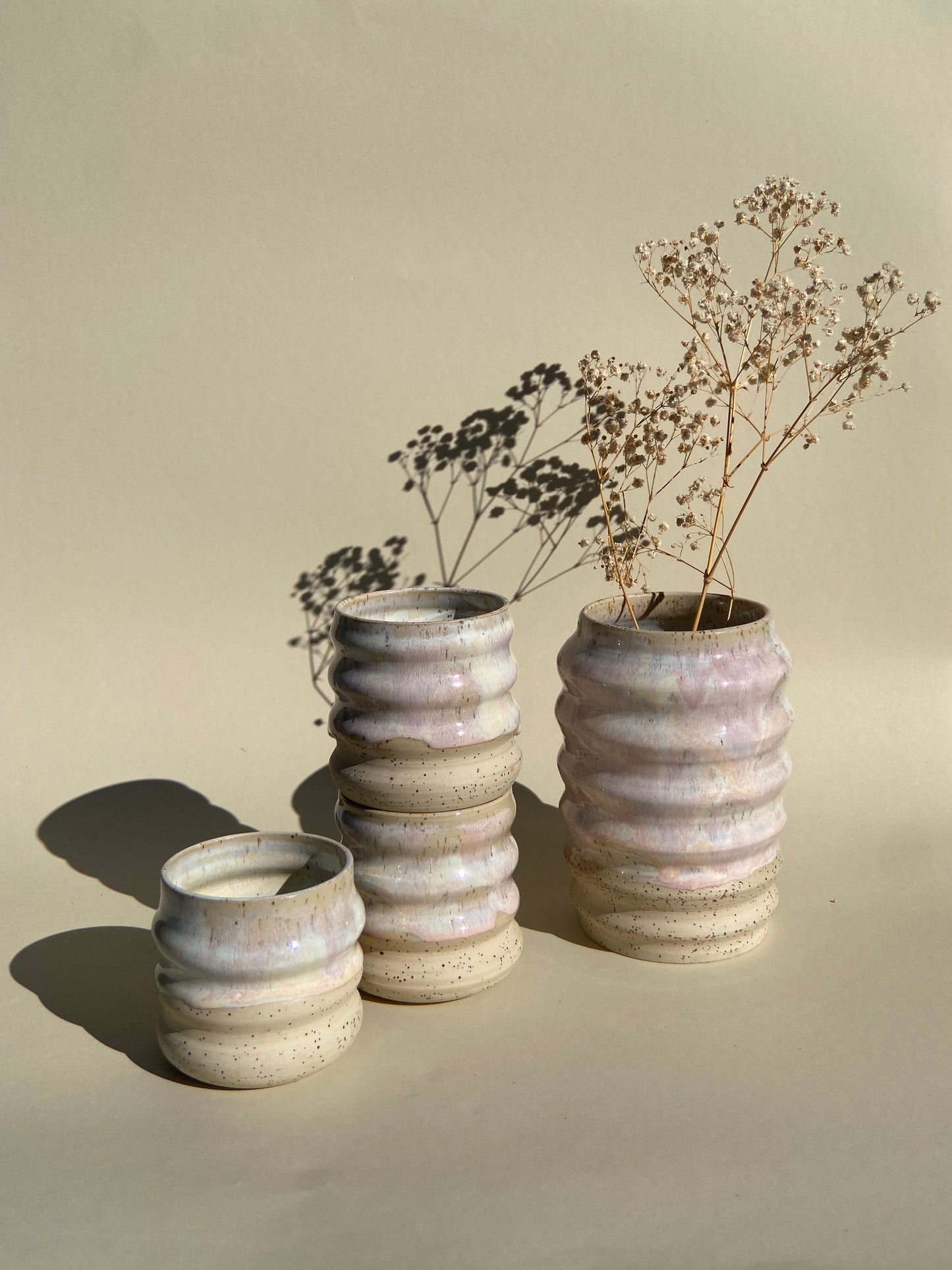 Wavie Icecream Becher Vase Handgefertigte Keramik Studio Moki Pastell Rosa Weiß Versandkostenfrei ab 100€