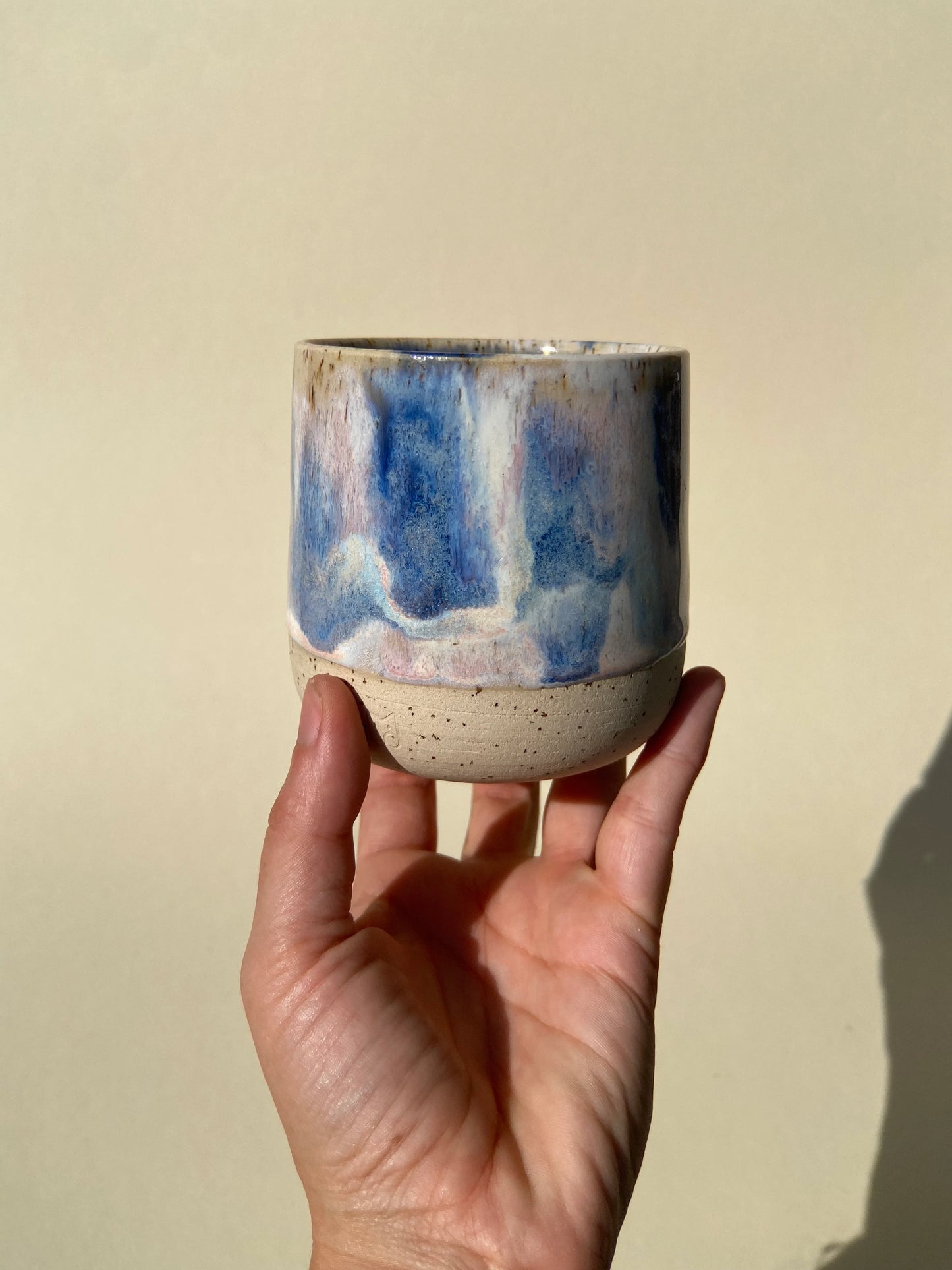 Keramikbecher Kaffee Tee Kandinsky Studio Moki Handgefertigt Blau und Rosa Versandkostenfrei ab 100€