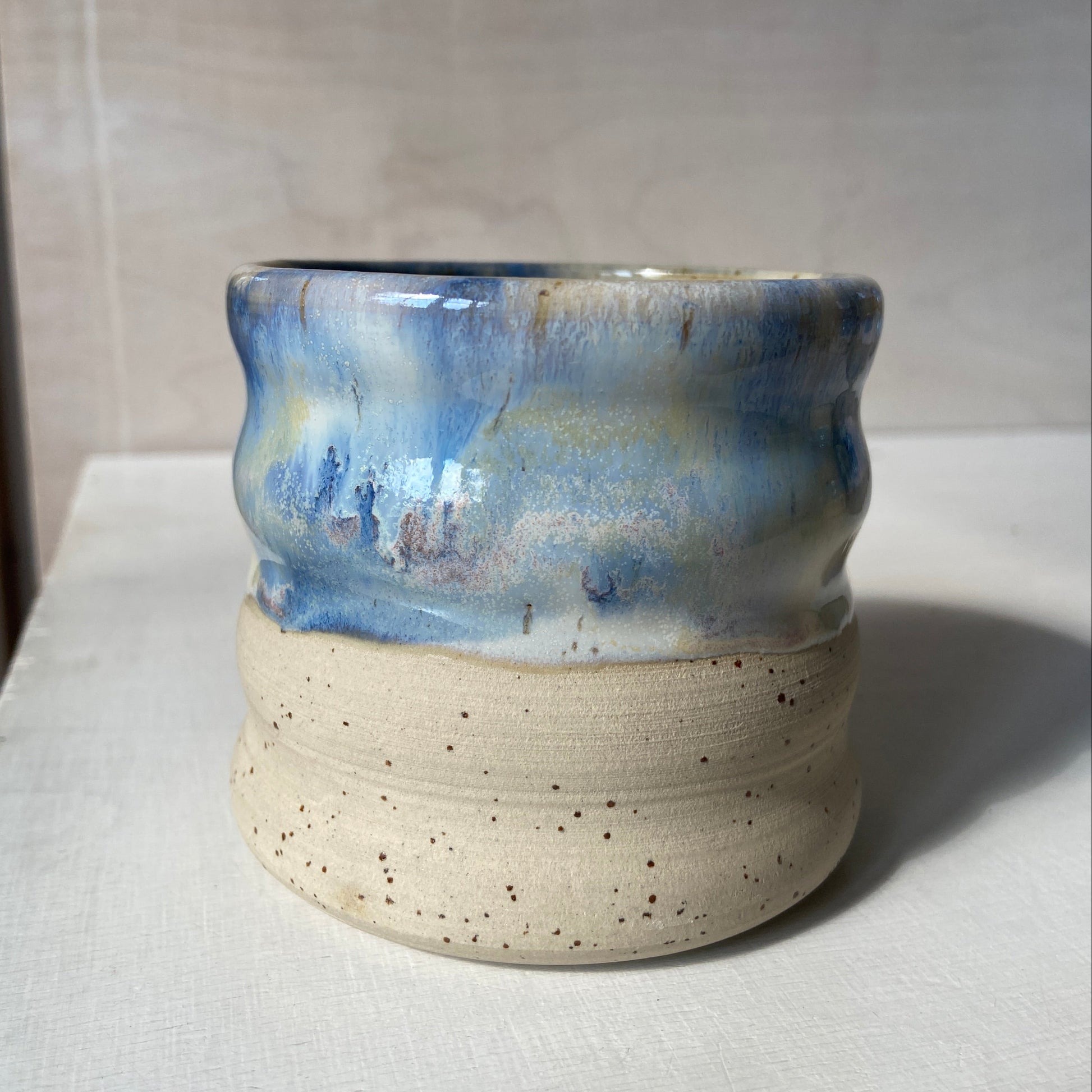 Handgefertigte Keramik Becher Kandinsky Wavie Becher Studio Moki