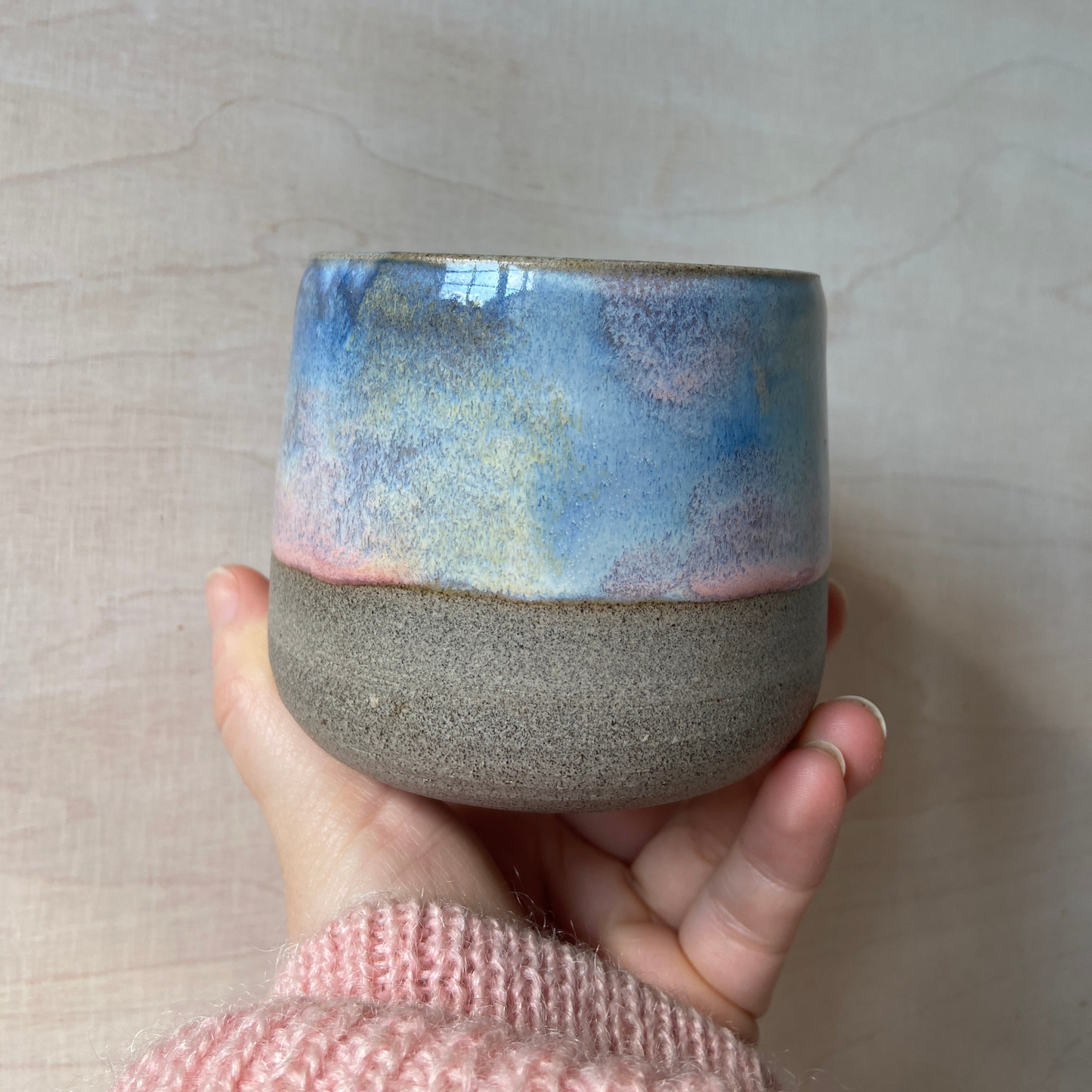 Handgefertigte Keramik Becher Universe Grau Bunt Becher Studio Moki