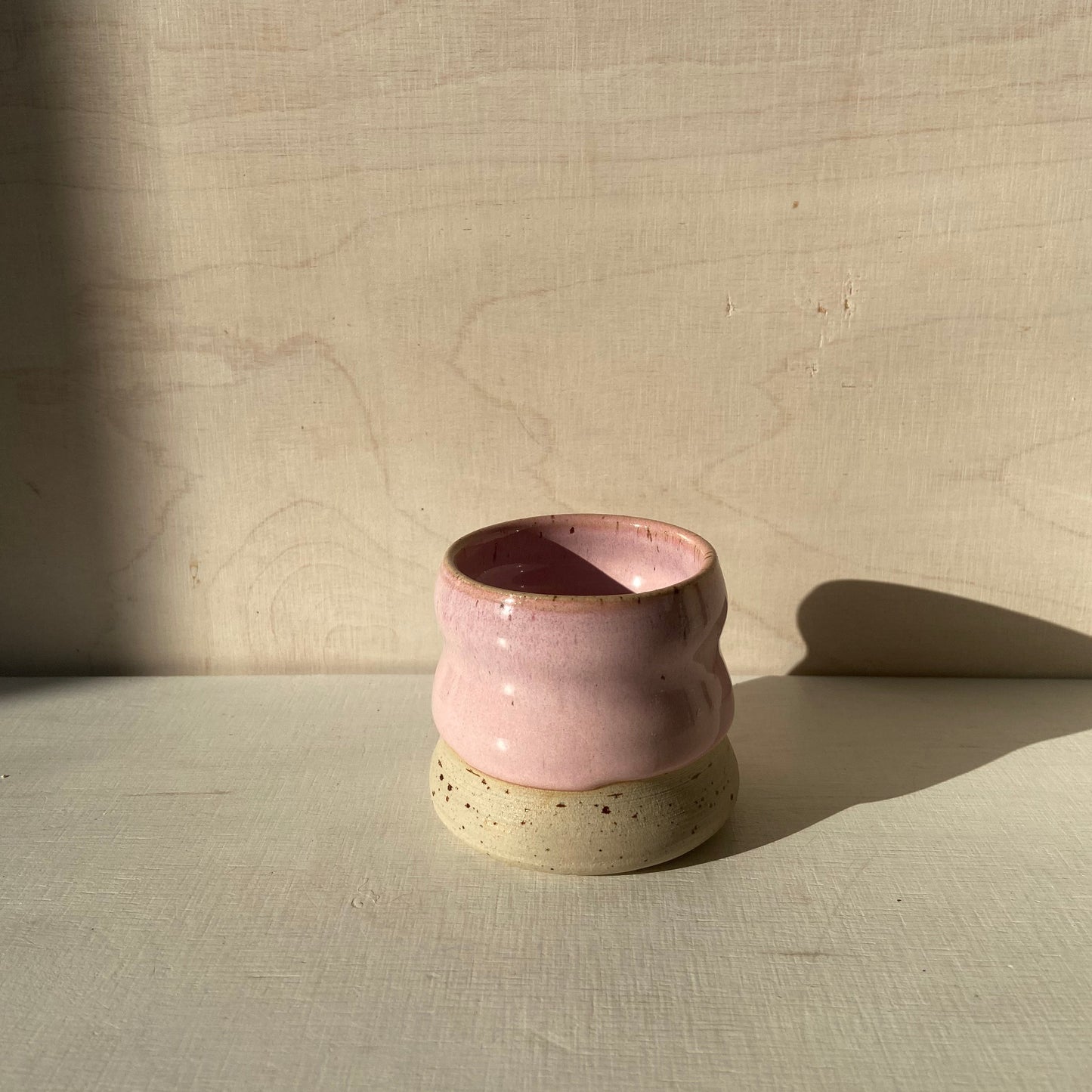 Strawberry Wavie Espresso Becher