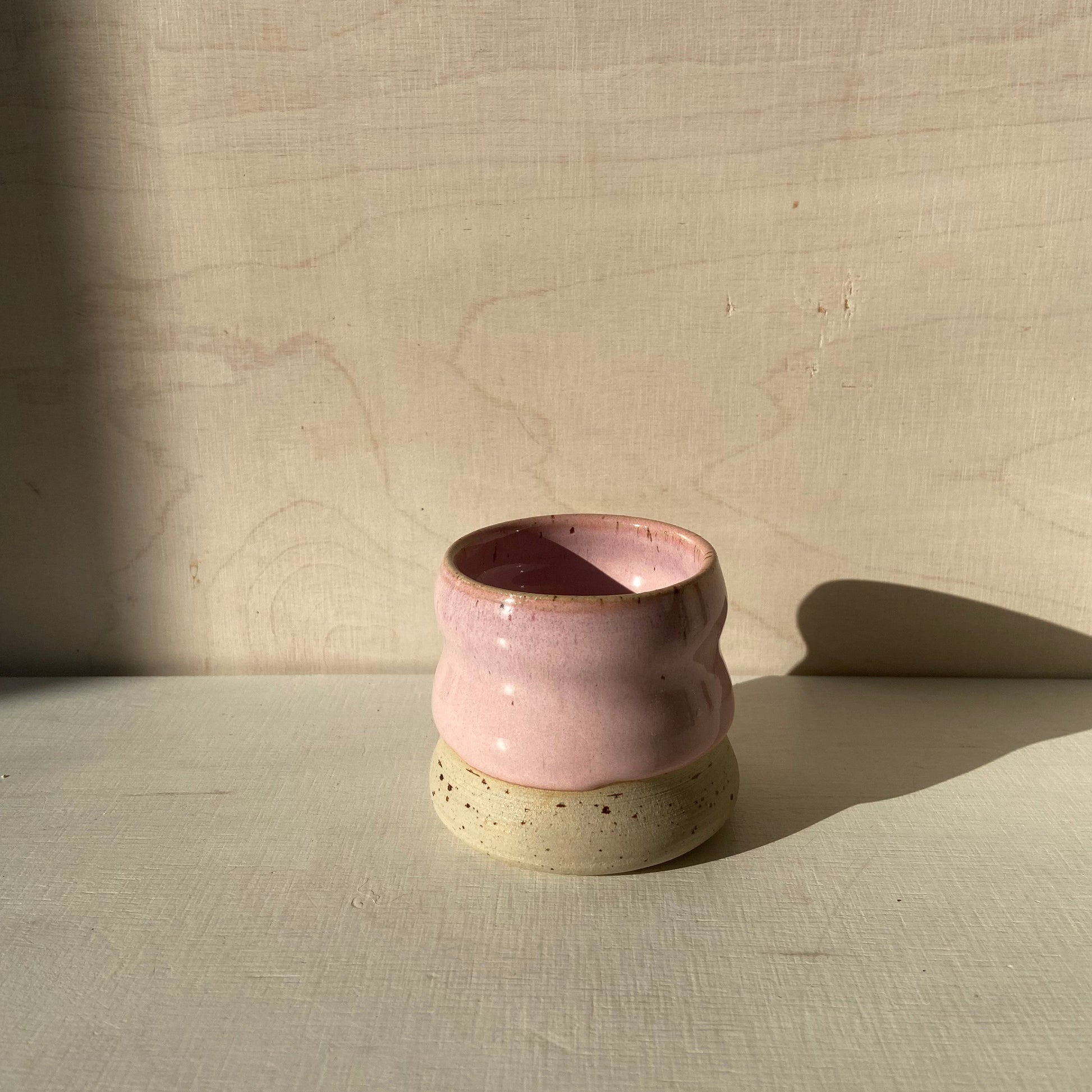 Strawberry Wavie Espresso Becher