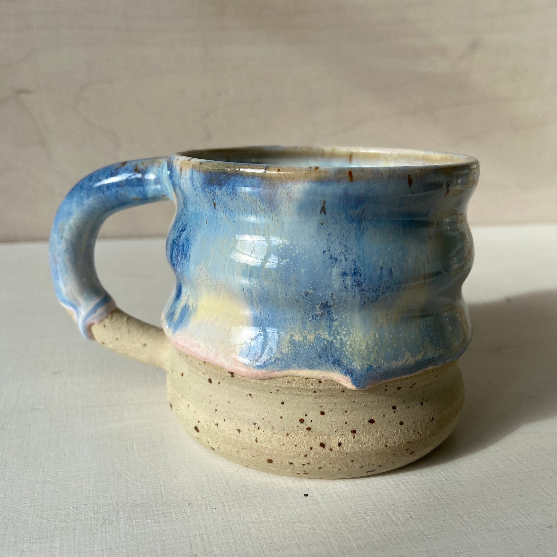 Wavie Tasse Keramik handgefertigt unikat Kaffee Tee Kandinsky dunkelblau rosa online kaufen