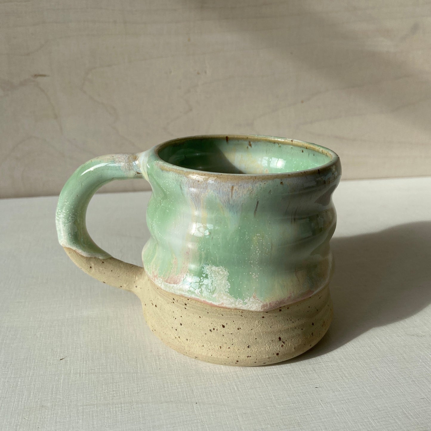 Wavie Tasse Keramik handgefertigt unikat Kaffee Tee William grün rosa online kaufen