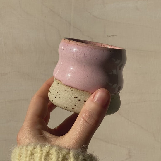 Strawberry Wavie Espresso Becher