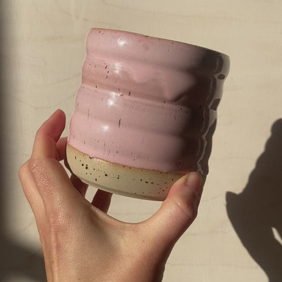 Strawberry Hug Becher Keramik Studio Moki