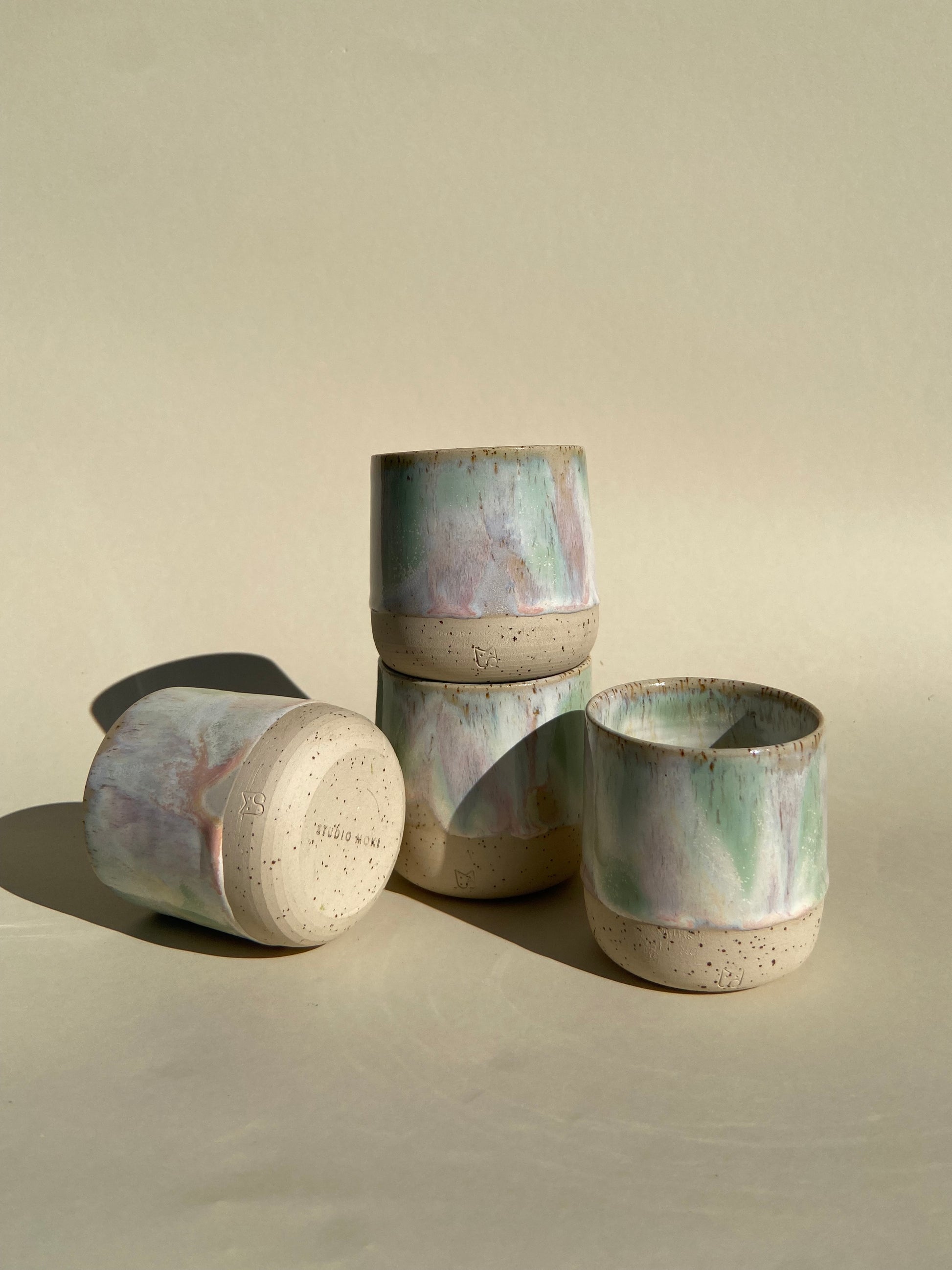 Keramik Becher Handgefertigt Studio Moki Kaffee und Tee 300ml William Grün Rosa 
